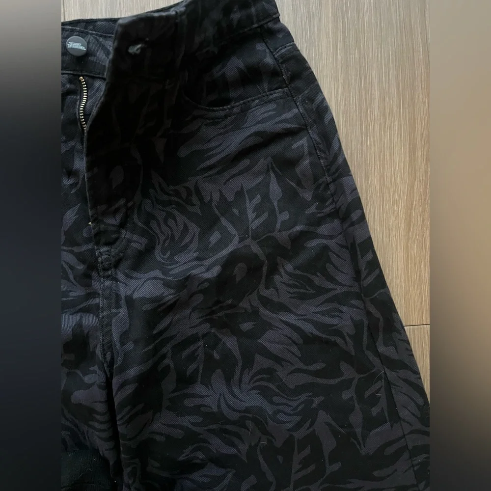 H&M Black No Fear Pants Size 2